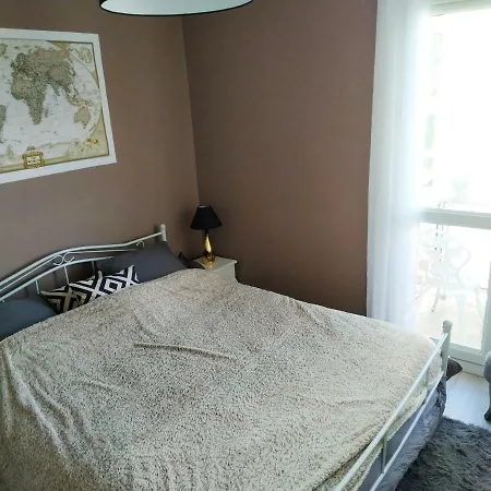 Charming Bedroom With Private Balcony * Reims